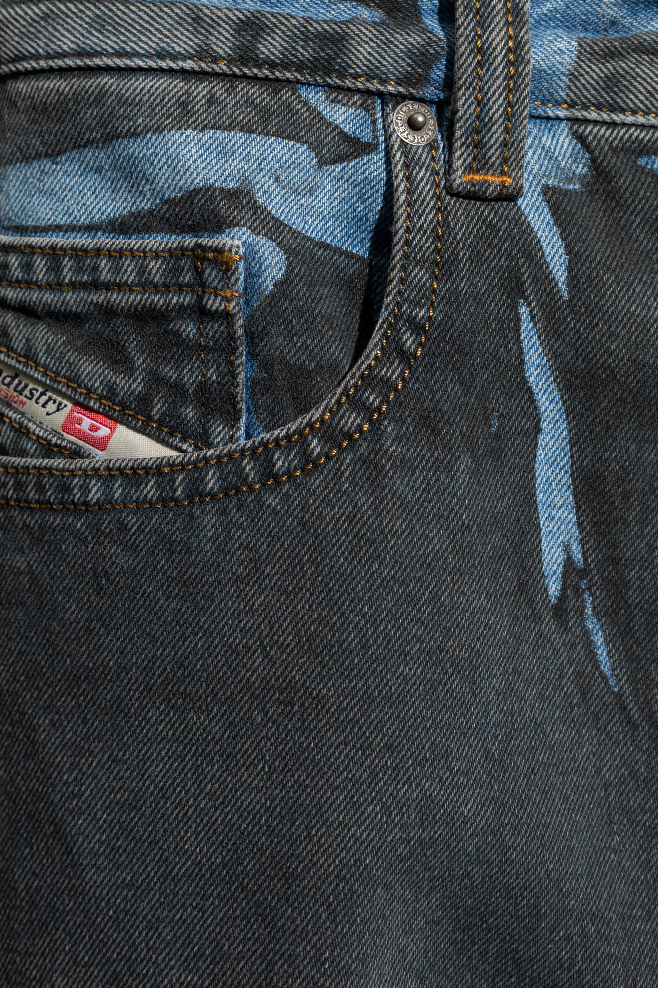 Diesel® 2001 D-MACRO | Mens Low-Rise Straight Leg Jeans